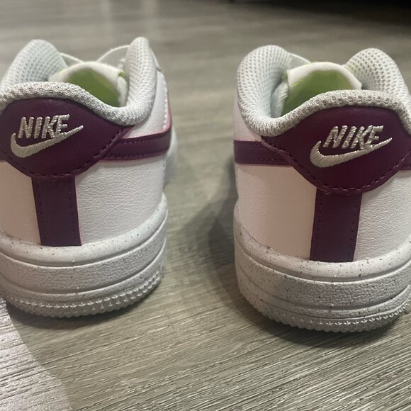 Toddler 9C NIKE sneakers - Picture 2 of 8